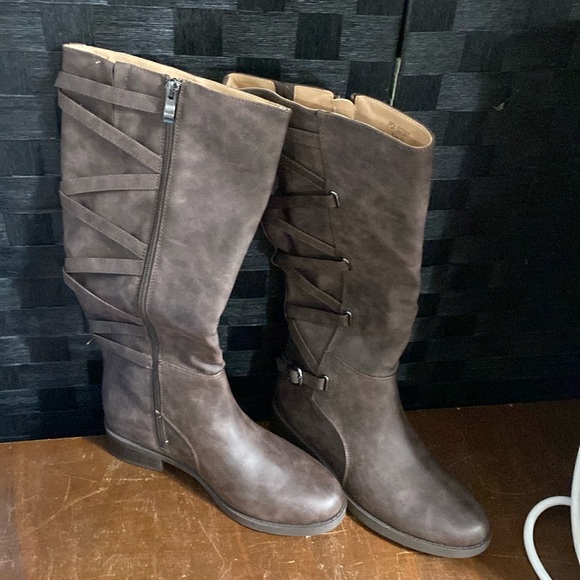 Journee Collection Carly Riding Boot with Almond-Toe Size 6.5 - Picture 1 of 9